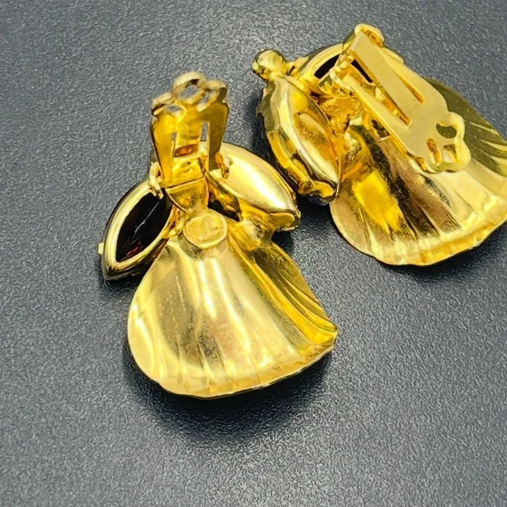 Vintage ? Juliana Gold Tone Rhinestone Fan Clip on Earrings: Purple Givre‎ Glass